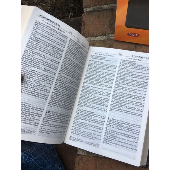 NKJV & Classic Amplified 1987 AMPC Parallel Bible - Black Bonded Leather - Picture 5 of 8